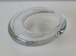 Per Lutken - Blank glazen asbak uit de Akva serie - Holmegaard kopen? Bied vanaf 22!