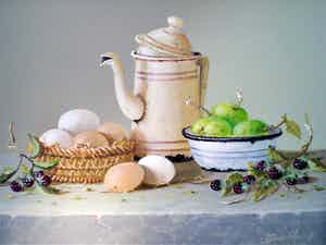 Thomas Heesakkers - Stilleven met emaillen kan, mandje eieren en schaaltje fruit verkocht voor € 250!