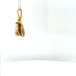 Ausgefallener Anhänger in 14 Karat (585) Gelbgold mit Perle & Brillanten kopen? Bied vanaf 299!