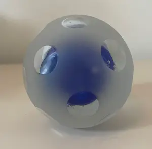 Niet of onleesbaar gesigneerd - Studio glazen gesatineerde presse papier gesigneerd Wils 2016 kopen? Bied vanaf 1!