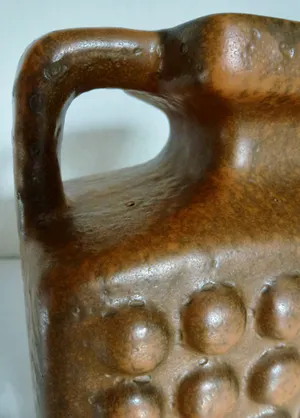 Niet of onleesbaar gesigneerd - VEB Haldensleben 4074 Fat Lava blokvaas. kopen? Bied vanaf 1!