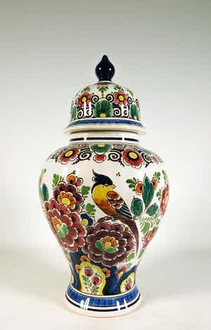 Keramiekfabriek Velsen - Keramiek, Polychroom handbeschilderde dekselvaas verkocht voor € 40!