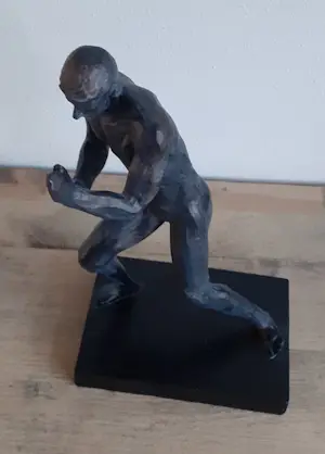 Niet of onleesbaar gesigneerd - Beeld/figuur "Onbewapende Weerstand" kopen? Bied vanaf 1!
