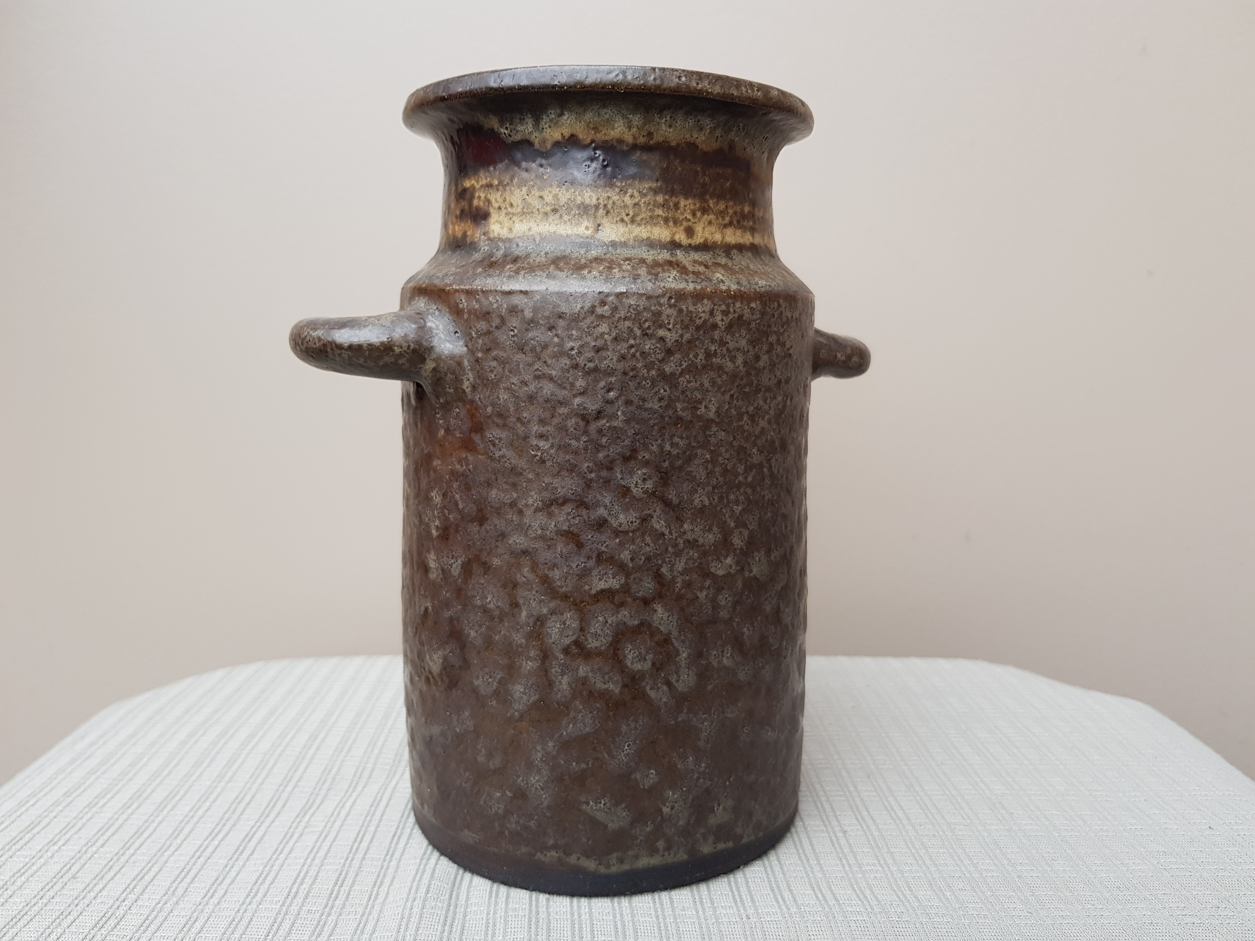 Hannie Mein - Vaasje met twee oren - gesigneerd H.M kopen? Bied vanaf 15!