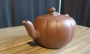 Niet of onleesbaar gesigneerd - 19e eeuwse Yixing Zisha theepot met foo dog kopen? Bied vanaf 1!