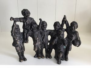Astrid Veldhuyzen-Koppen - Sculptuur “ A WINNING TEAM “. Gesigneerd kopen? Bied vanaf 55!