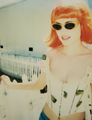 Stefanie Schneider - RADHA STANDING AT FENCE, signiert und nummeriert kopen? Bied vanaf 300!