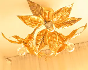 Willy Daro - Deckenlampe Messing vergoldet mit Blumenmuster für Massive 1970er Jahre kopen? Bied vanaf 300!