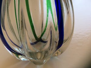 Niet of onleesbaar gesigneerd - vaas met groene en blauwe lijnen kopen? Bied vanaf 1!