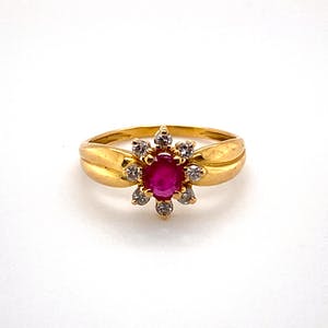 18kt gouden entourage ring met diamant en robijn  maat52,5 (16,75) 2,17gr kopen? Bied vanaf 240!
