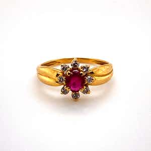 18kt gouden entourage ring met diamant en robijn  maat52,5 (16,75) 2,17gr verkocht voor € 240!