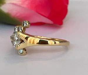 AcheterVintage cocktailring van 18 karaat geelgoud met diamanten? Enchérissez de 1500!