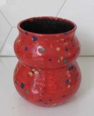 Niet of onleesbaar gesigneerd - Studio keramische rode en gespikkelde vaas kopen? Bied vanaf 1!