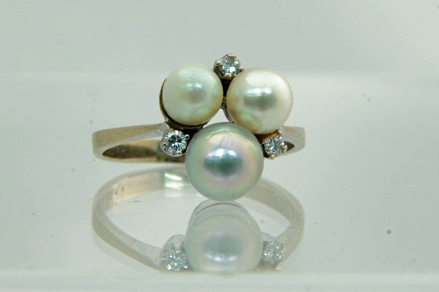 69-  Exclusieve 14Krt witgouden dames entourage ring met diamanten en parels kopen? Bied vanaf 180!