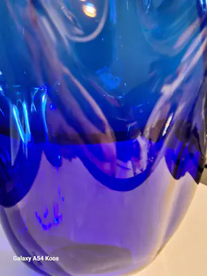 Niet of onleesbaar gesigneerd - Blauwe “zakdoek” vaas kopen? Bied vanaf 10!