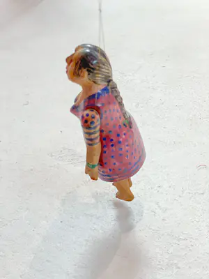 Niet of onleesbaar gesigneerd - Vintage hangende keramiek kunstwerk, pop, jaren '70 kopen? Bied vanaf 1!