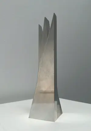 Niet of onleesbaar gesigneerd - Aluminium sculptuur | jaren '70 kopen? Bied vanaf 1!