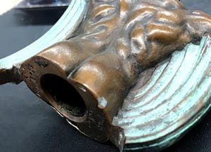 AcheterMiguel Berrocal - Klein beeld van brons met 24k verguld front, Eros voor Les Beaux Arts? Enchérissez de 120!