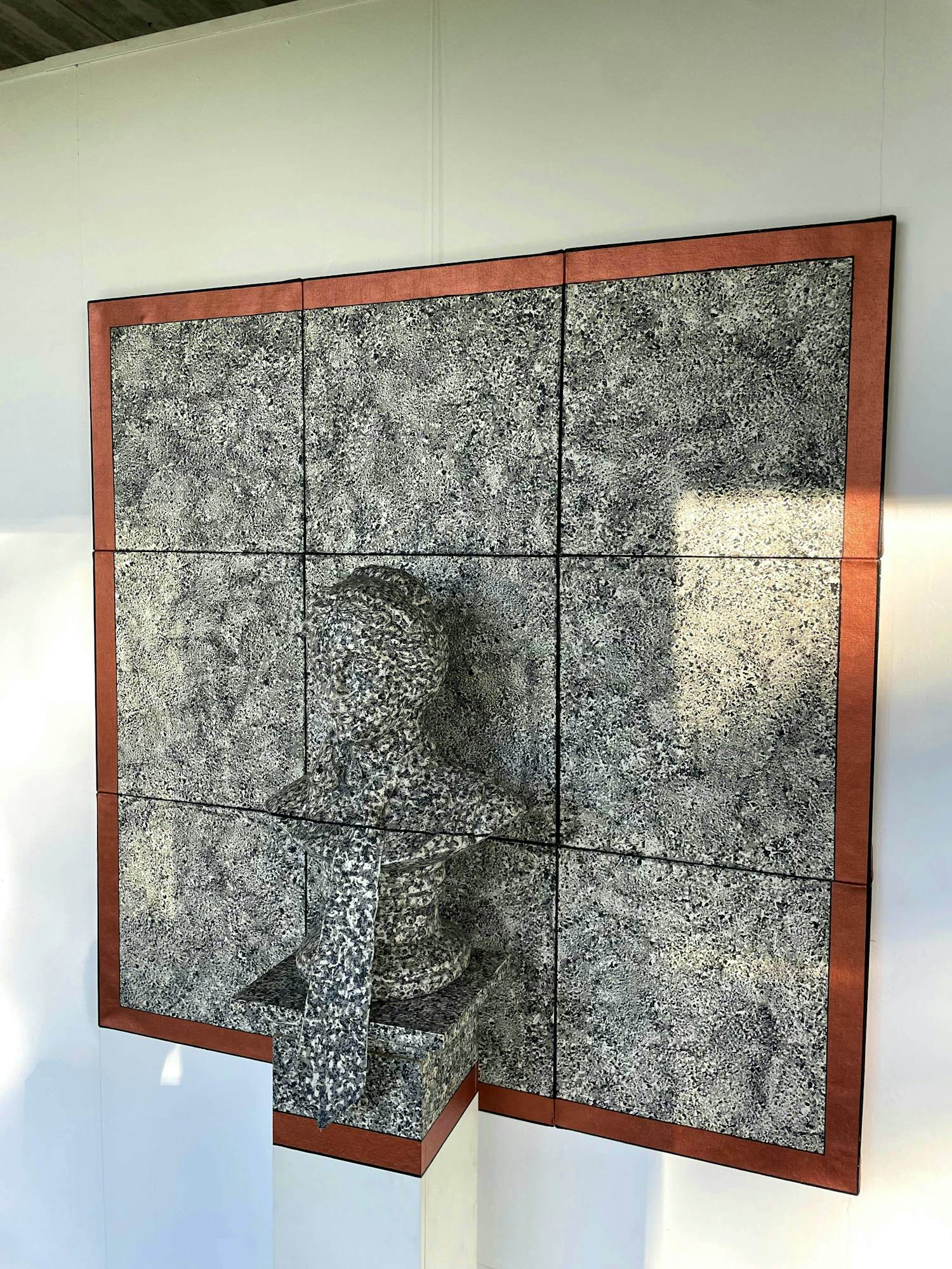 Michel Kourline - Tweedelig kunstobject in gemengde techniek, La femme à la cravate (Groot) kopen? Bied vanaf 450!