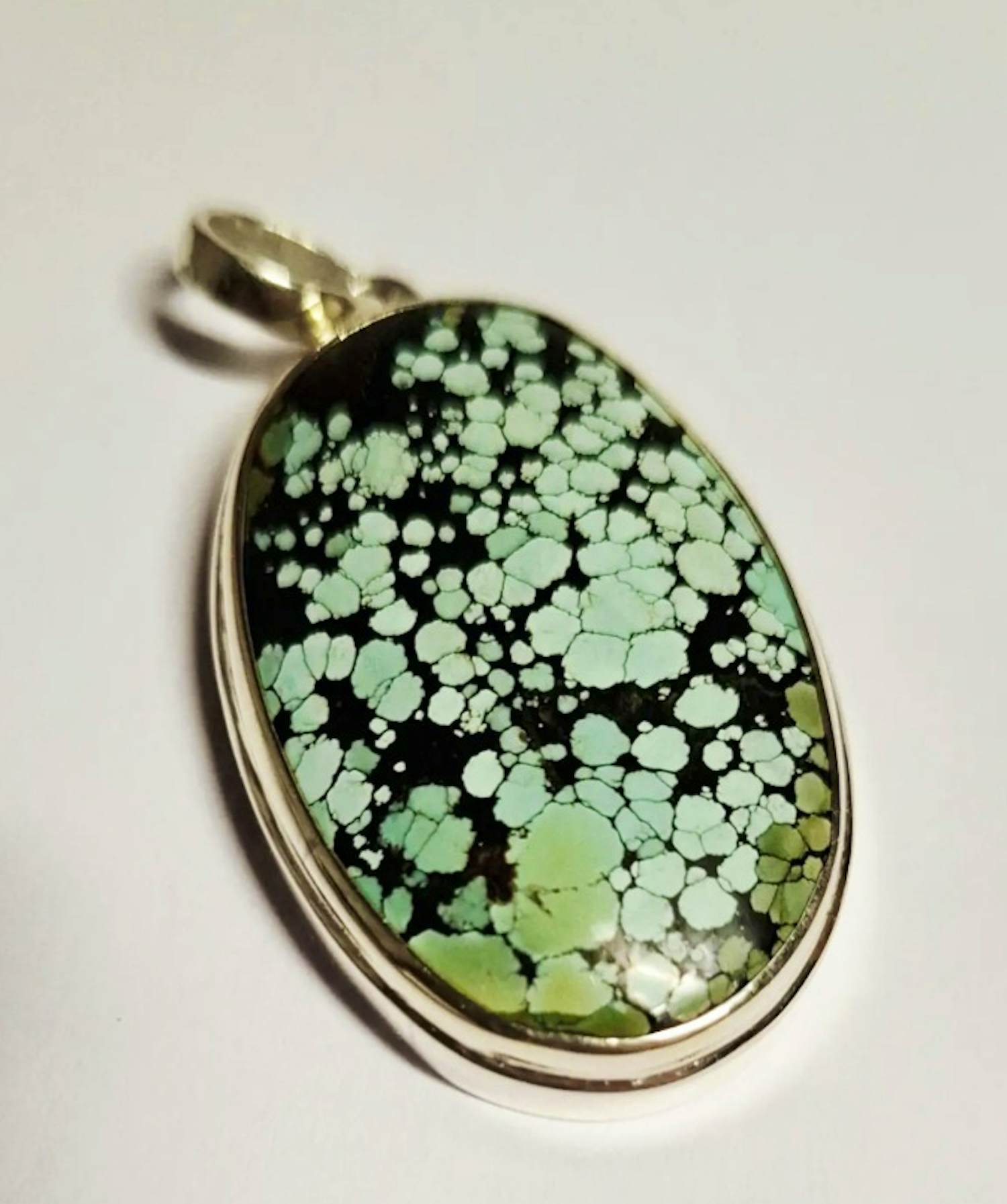 In nieuwstaat zilveren hanger met Spider web Green Turquoise kopen? Bied vanaf 70!