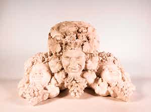 Lot van drie gipsen wandconsoles met saters verkocht voor € 1!