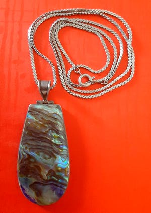 Curiosa - Zilveren hanger en oorbellen met parelmoer kopen? Bied vanaf 1!