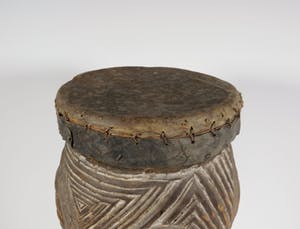 Afrikaans - Hout, leer, kaurischelpen, Trommel kopen? Bied vanaf 1!