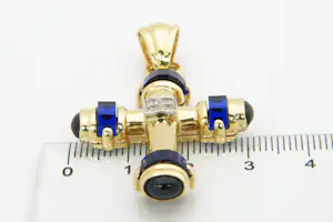 24-  Grote & massief 18 krt geel-gouden Kruis hanger met gefacett. blauwe stenen kopen? Bied vanaf 570!