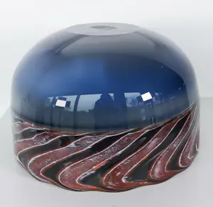 Richard Price - Glasobject / Zeer grote glazen kom of vaas met goud, rood en blauw kopen? Bied vanaf 250!