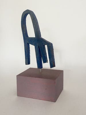 Klaas Gubbels - houten object ‘Blauwe stoel’ kopen? Bied vanaf 395!