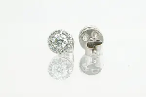 90 -  Paar exclusieve 14 Kt witgouden en ca. 1.20crt diamanten rozet oorstekers kopen? Bied vanaf 1430!