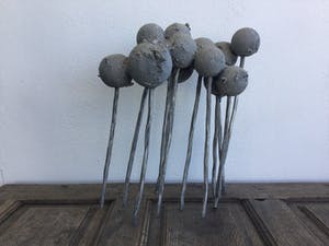 Willy Ceysens - Sculptuur ronde betonnen bollen kopen? Bied vanaf 100!