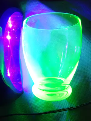 Willem Rozendaal - Uranium waterset van kan met twee glazen en zwart glazen onderblad kopen? Bied vanaf 75!