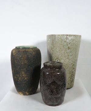 Pieter Groeneveldt - Lot van drie aardewerken vaasjes kopen? Bied vanaf 45!