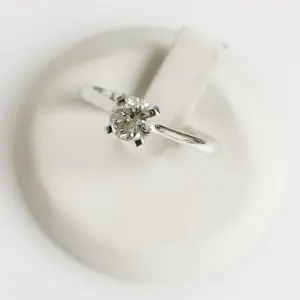 Solitaire diamanten ring kopen? Bied vanaf 700!