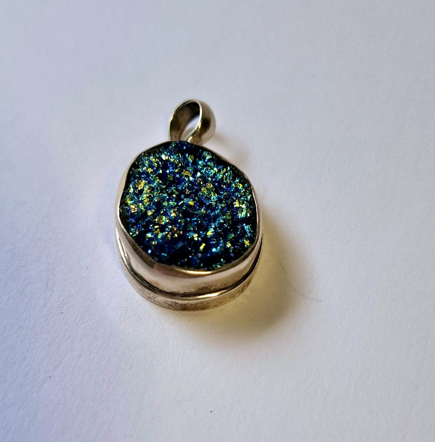 Blauwe natuurlijke Druzy-hanger kopen? Bied vanaf 30!