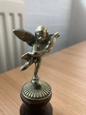 Brons (Onbekend) - Beeldje van Cupido op houten voetje. kopen? Bied vanaf 25!
