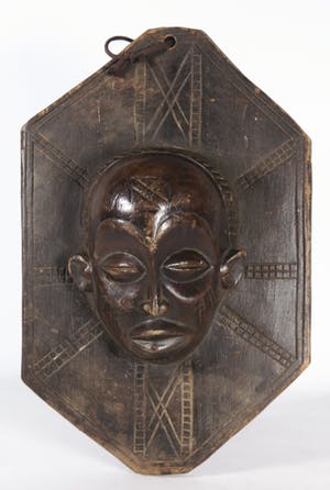 Chokwe - Houten beschermschild met masker kopen? Bied vanaf 20!