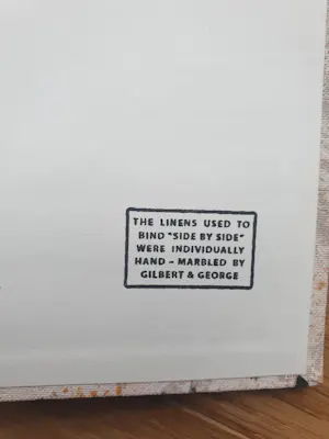 Gilbert & George - Side by Side - Hand gemarmerd boekje door de kunstenaars kopen? Bied vanaf 250!