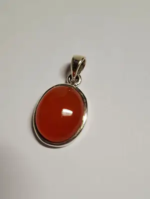Nieuw zilveren hanger van 925 zilver, gezet met echte edelsteen: carneool. kopen? Bied vanaf 60!