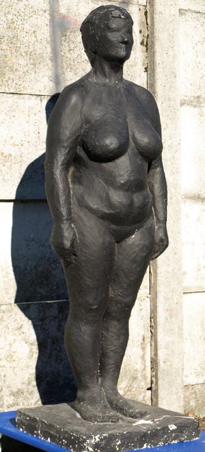 Niet of onleesbaar gesigneerd - Groot beeld , “Voorstudie Truus?? door Charlotte van Pallandt??” – 122 cm hoog kopen? Bied vanaf 10!