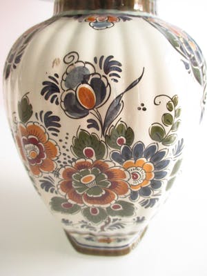 Plateelbakkerij Flora - Grote dekselvaas met polychrome beschildering kopen? Bied vanaf 22!