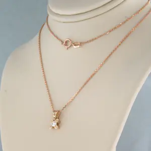 14k rose gouden collier met solitair hanger met briljant geslepen diamant 0.12ct kopen? Bied vanaf 250!