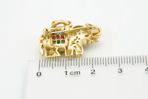 23-  Massieve 18 krt gouden en diamanten Olifant hanger - 20 briljanten kopen? Bied vanaf 360!