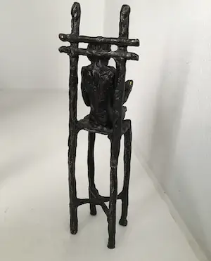 Astrid Veldhuyzen-Koppen - Sculptuur “ EREPLAATS “ Gesigneerd kopen? Bied vanaf 1!