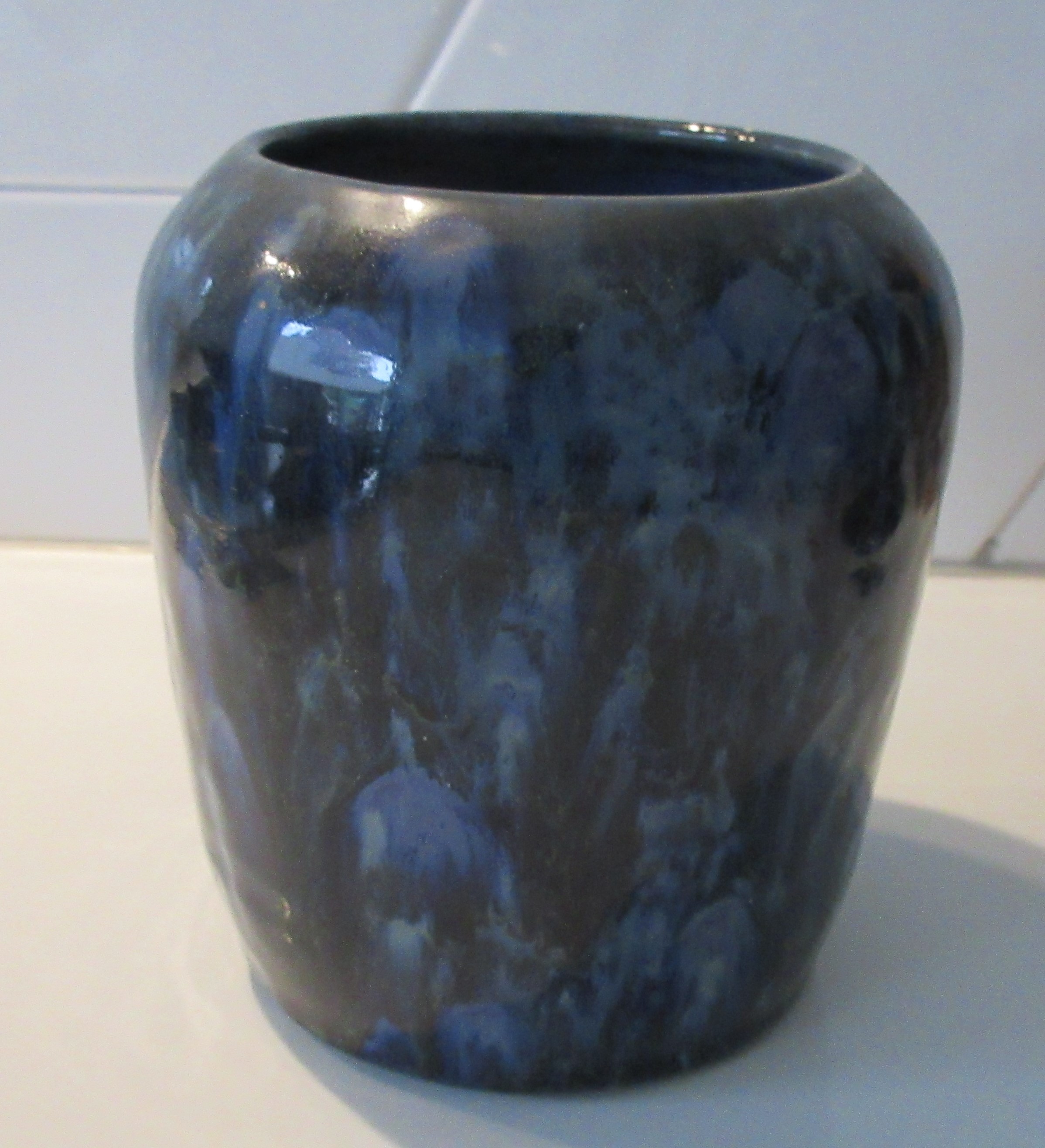 Niet of onleesbaar gesigneerd - Studio keramische dekselpot met blauw stroom en kristalline glazuur kopen? Bied vanaf 1!