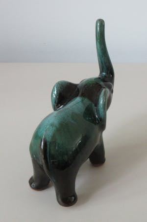 Niet of onleesbaar gesigneerd - Blue Mountain Pottery - Beeldje van een eend en een olifant kopen? Bied vanaf 1!