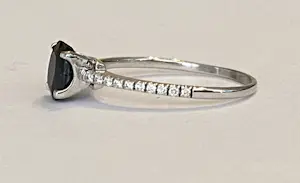 18 Kt. Witgouden Diana Ring met 1,00 Karaat Saffier en Diamanten kopen? Bied vanaf 550!