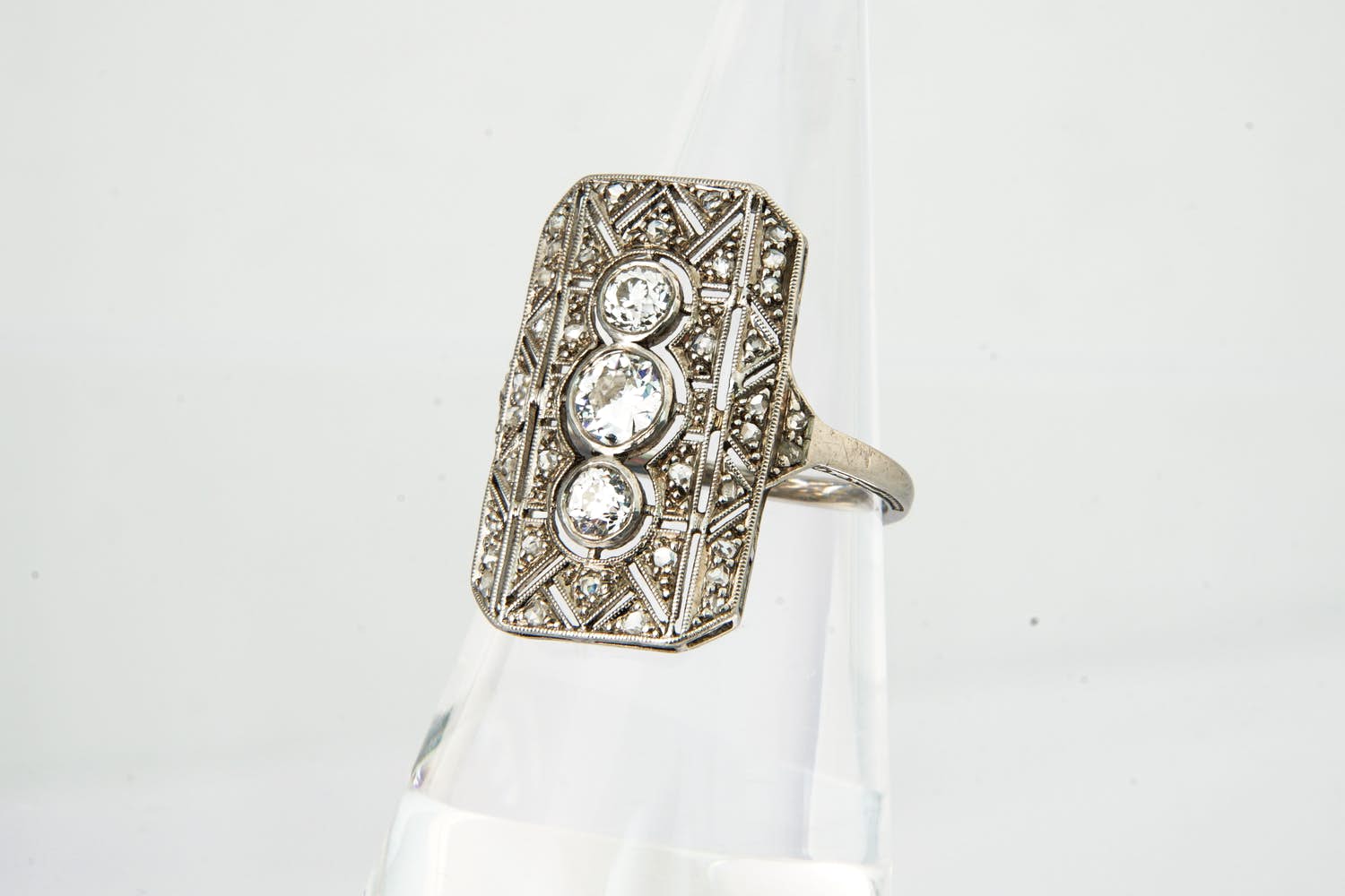33 - omstreeks 1920 gemaakte BWPG Art Deco dames ring met ca. 1 ct diamant. kopen? Bied vanaf 520!
