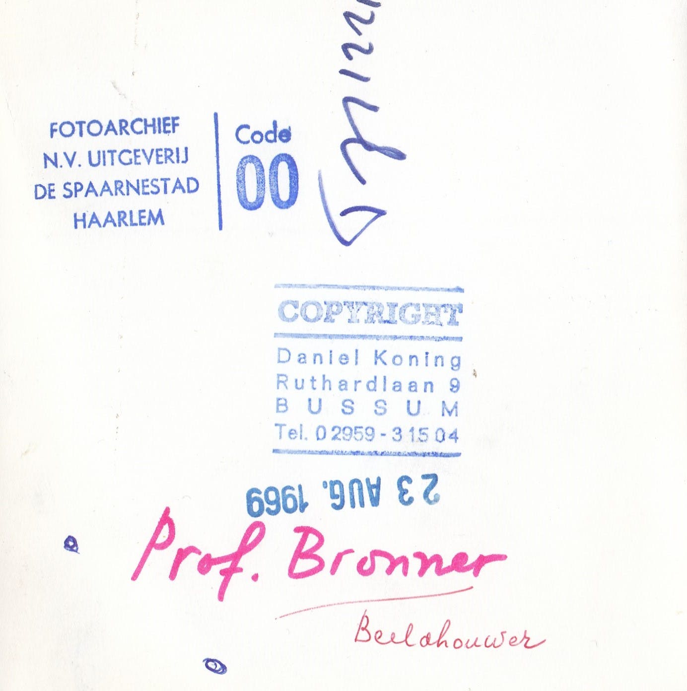 Daniel Koning - Silverprint - Portret Beeldhouwer Jan Bronner - 1969 Spaarnestad archief kopen? Bied vanaf 1!